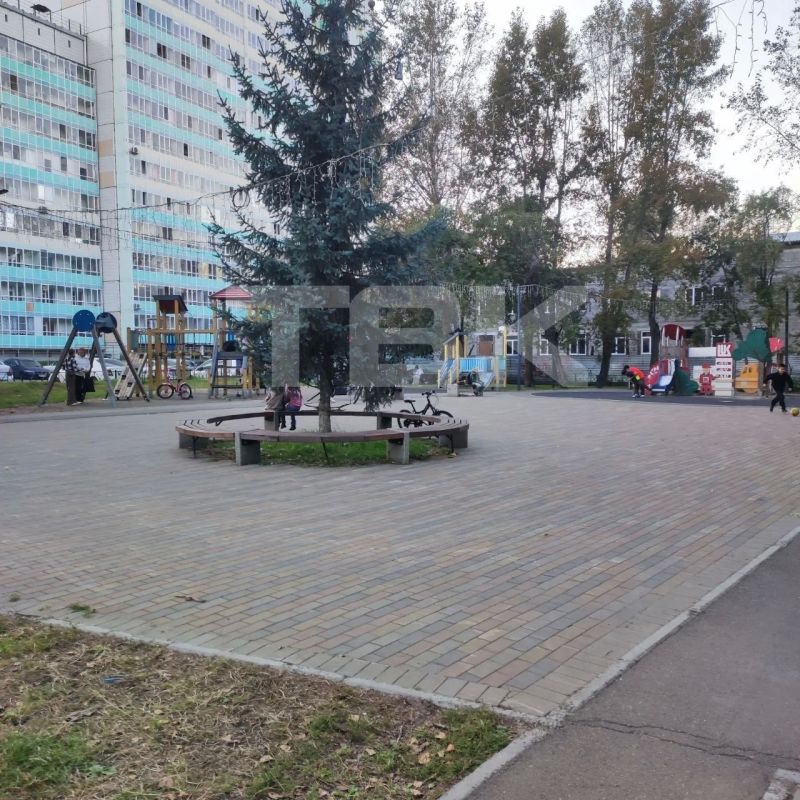 Что не так с детскими площадками в сквере «Калининский»? Что не так с детскими площадками в сквере «Калининский»?