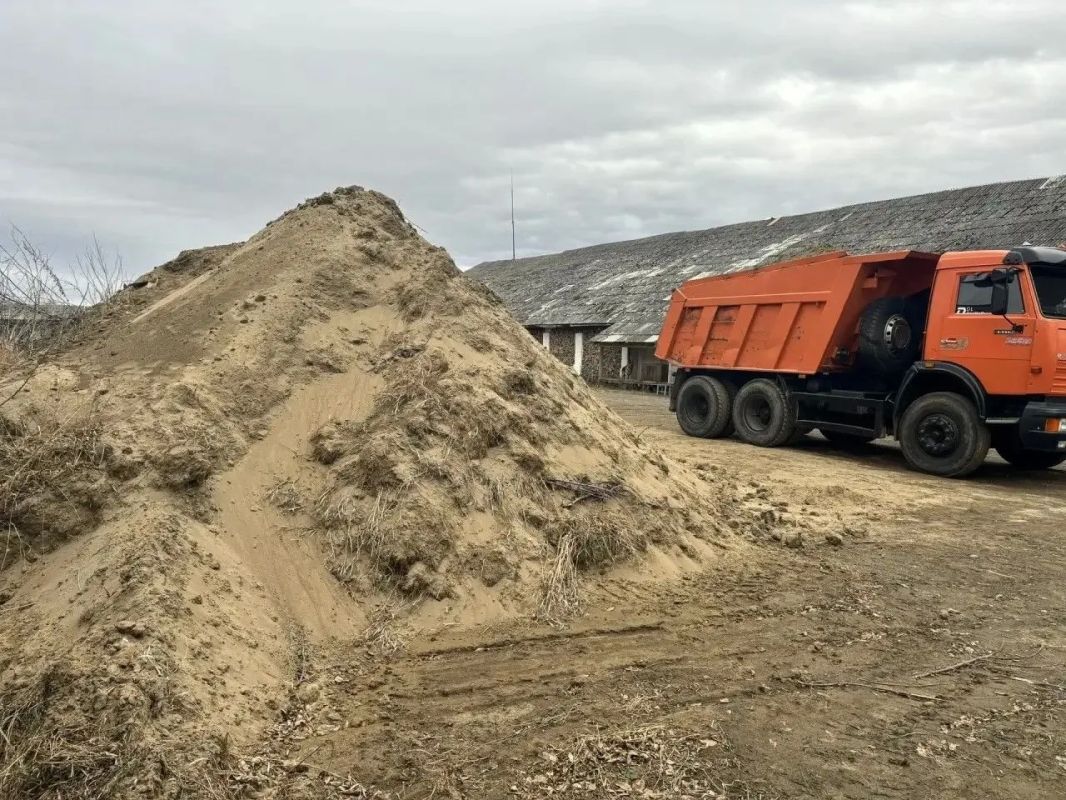 У жителя Ермаковского округа конфисковали КАМАЗ и погрузчик за хищение песка У жителя Ермаковского округа конфисковали КАМАЗ и погрузчик за хищение песка