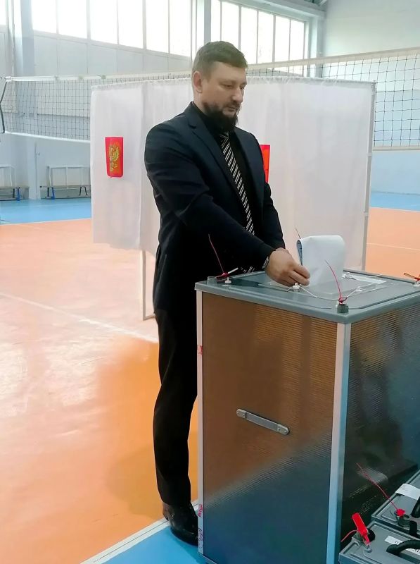 Также в первый день выборов участие в голосовании приняли: Председатель краевого Заксобрания Алексей Додатко; Глава Красноярска Сергей Верещагин; Министр экологии края Владимир Часовитин; Руководитель краевого агентства... Также в первый день выборов участие в голосовании приняли: Председатель краевого Заксобрания Алексей Додатко; Глава Красноярска Сергей Верещагин; Министр экологии края Владимир Часовитин; Руководитель краевого агентства...