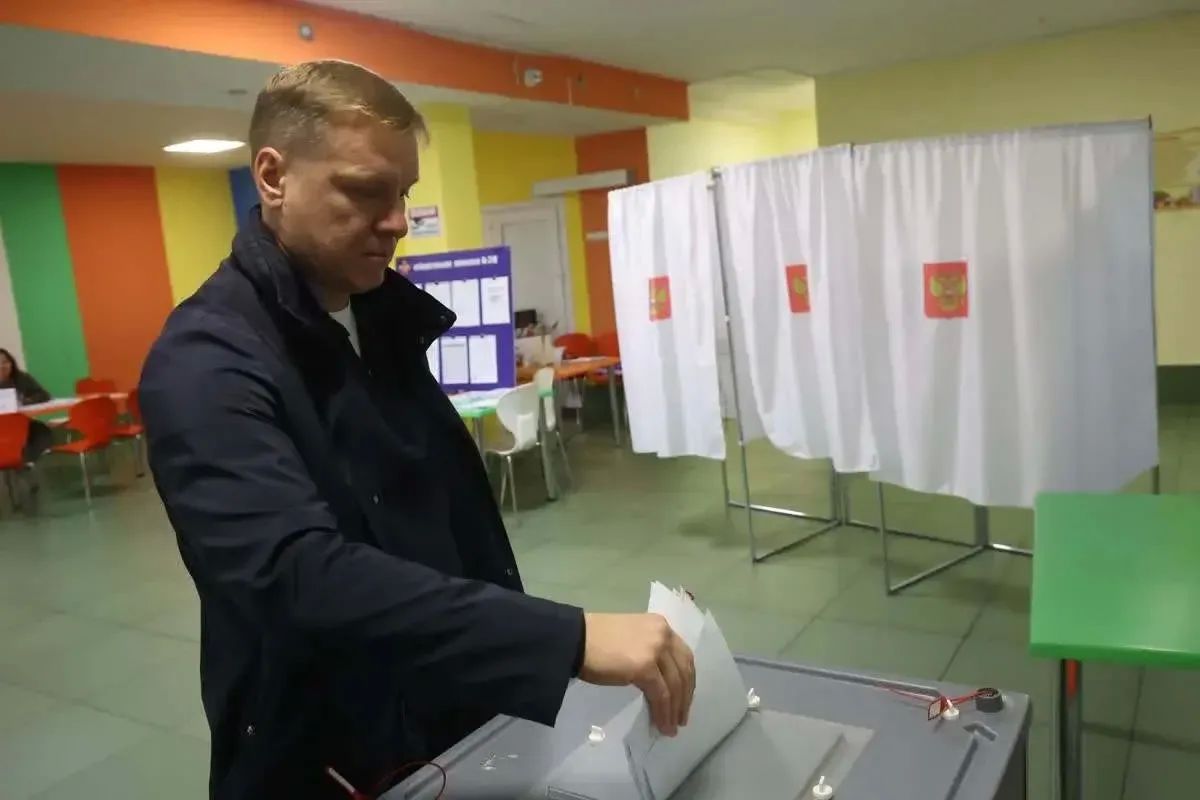 Александр Новиков: «Высокая явка на выборах — лучший ответ силам, которые пытаются разрушить страну» Александр Новиков: «Высокая явка на выборах — лучший ответ силам, которые пытаются разрушить страну»
