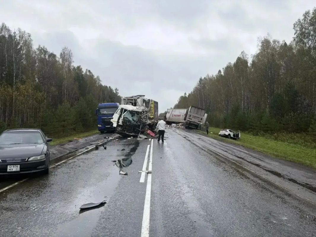 В Рыбинском округе сотрудники полиции устанавливают обстоятельства ДТП, в результате которого погибли два водителя