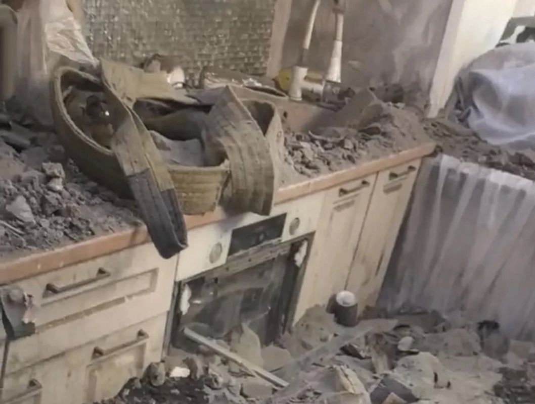 Потолок обрушился в жилом доме на Мичурина в Красноярске