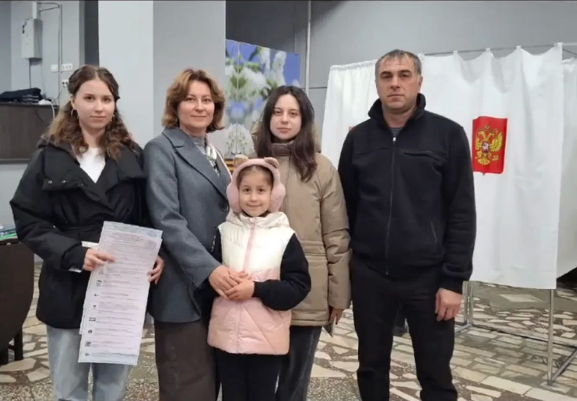 Галочку за своего кандидата, свою партию ставили представители разных национальностей и разных поколений Галочку за своего кандидата, свою партию ставили представители разных национальностей и разных поколений