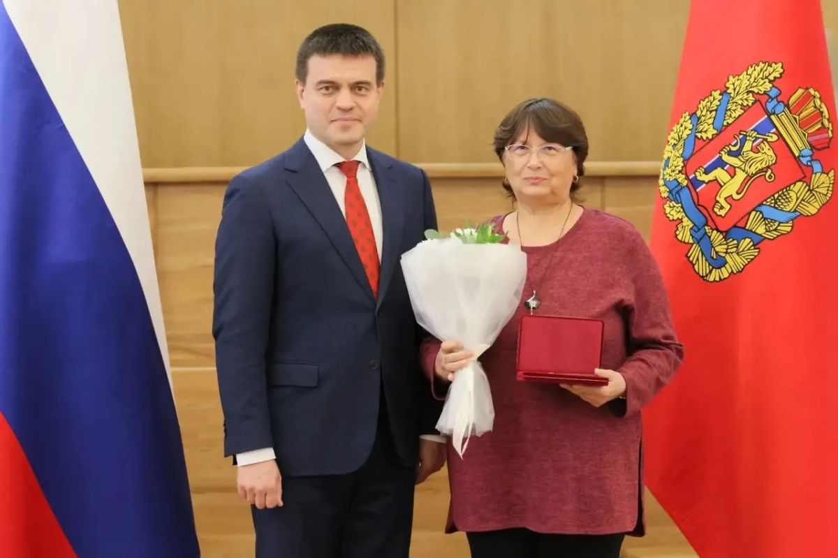Гордимся успехами!. Инспектор Службы Ирина Холодова удостоена почетного звания «Заслуженный строитель Красноярского края»