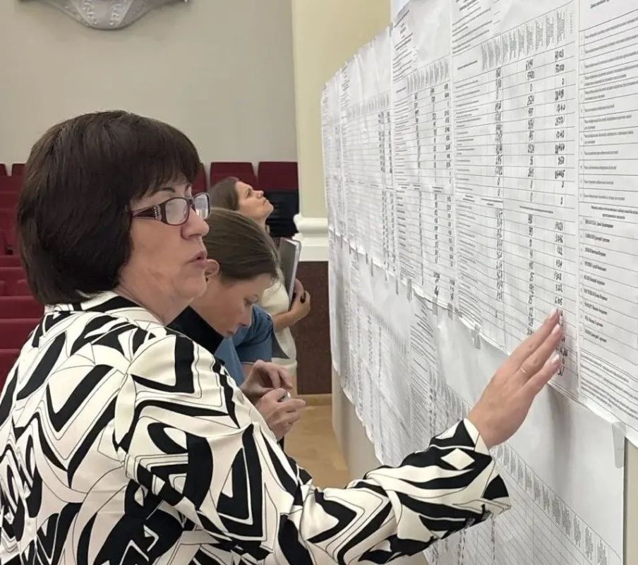 В Избирательной комиссии Красноярского края продолжается активная работа по выборам депутатов Государственной Думы девятого созыва и депутатов Законодательного Собрания края В Избирательной комиссии Красноярского края продолжается активная работа по выборам депутатов Государственной Думы девятого созыва и депутатов Законодательного Собрания края