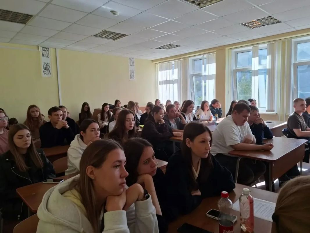 Полиция Красноярска провела профориентационные встречи со студентами Полиция Красноярска провела профориентационные встречи со студентами