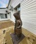 У главного входа в краевую туберкулезную больницу № 1 ГУФСИН появилась необычная скульптура — бобр в образе врача