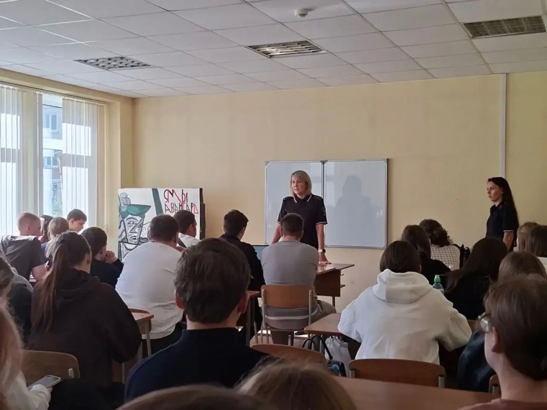 Полиция Красноярска провела профориентационные встречи со студентами Полиция Красноярска провела профориентационные встречи со студентами