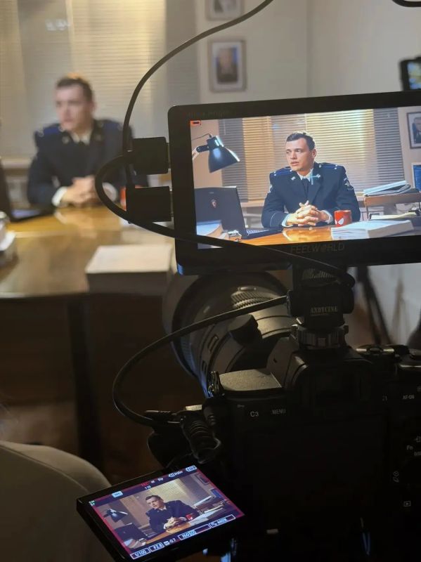 В Красноярске Фонд Кино при взаимодействии со Следственным департаментом МВД России и краевым Главком снимает специальный проект о работе молодых следователей В Красноярске Фонд Кино при взаимодействии со Следственным департаментом МВД России и краевым Главком снимает специальный проект о работе молодых следователей