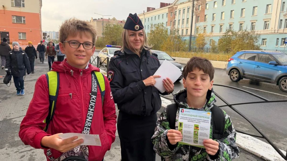 В «Единый день БДД» сотрудники Госавтоинспекции г. Норильска совместно с членами родительского патруля организовали профилактический рейд В «Единый день БДД» сотрудники Госавтоинспекции г. Норильска совместно с членами родительского патруля организовали профилактический рейд