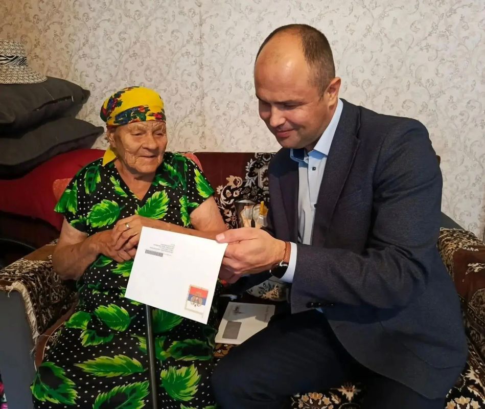 Глава Казачинско-Пировского округа поздравил ветеранов с днём рождения Глава Казачинско-Пировского округа поздравил ветеранов с днём рождения