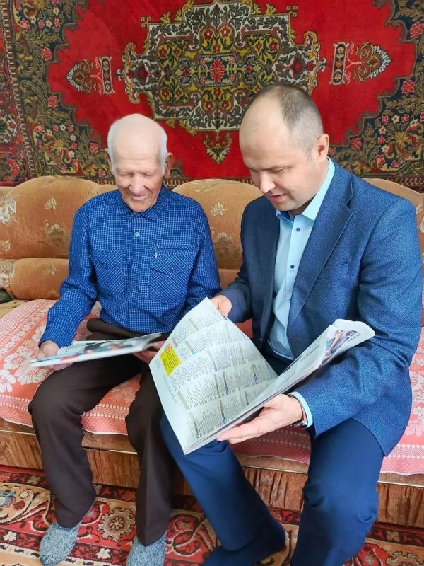 Глава Казачинско-Пировского округа поздравил ветеранов с днём рождения Глава Казачинско-Пировского округа поздравил ветеранов с днём рождения