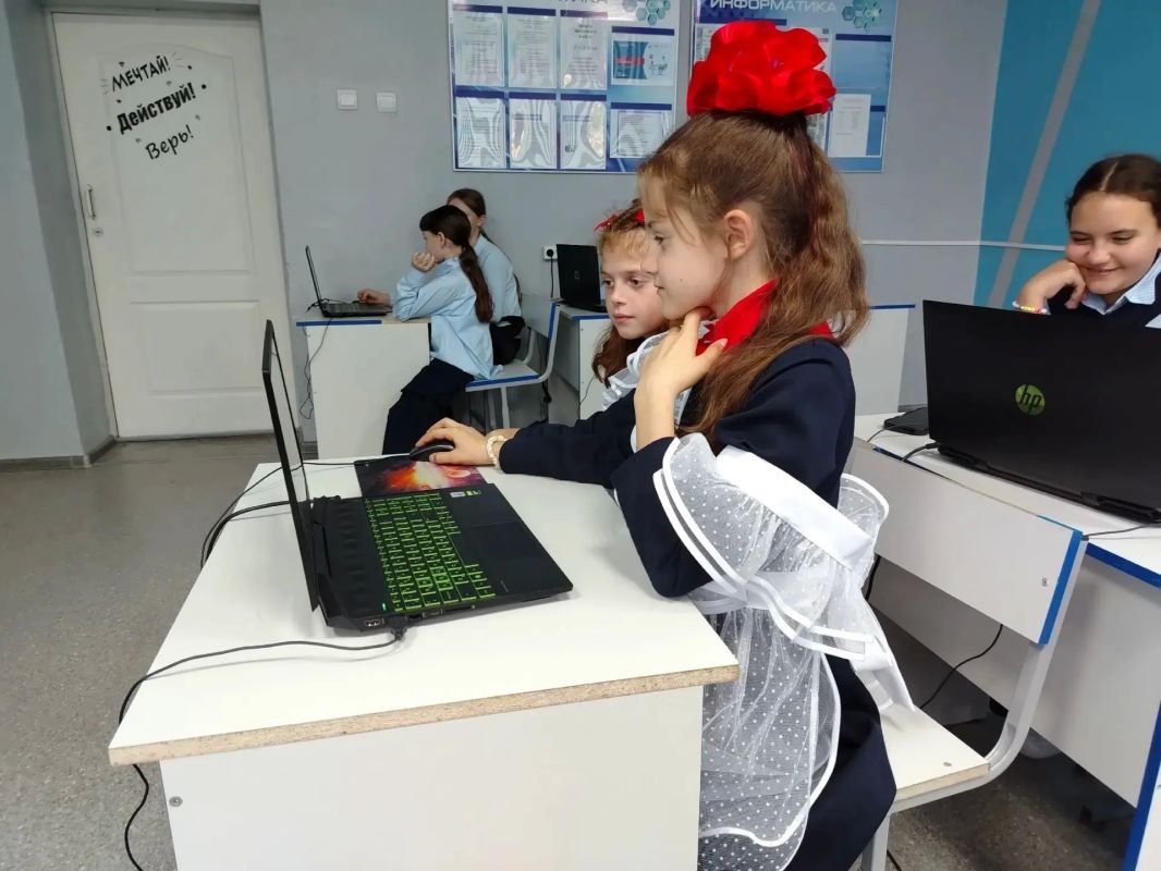 Будущее создаётся уже сегодня: мобильный «Кванториум» работает в Назарово! Будущее создаётся уже сегодня: мобильный «Кванториум» работает в Назарово!