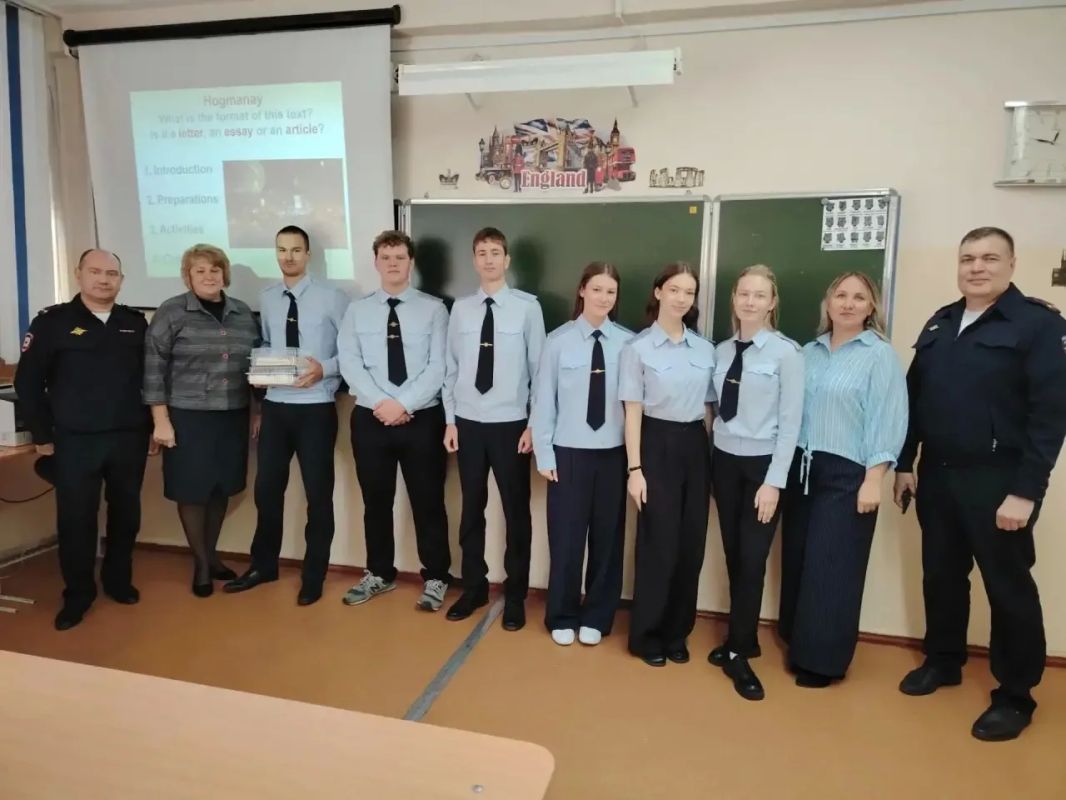 Победа в надежных руках!. Руководство Отдела МВД России по г. Лесосибирску посетило правовые классы, чтобы лично поздравить команду МБОУ СОШ №1 с заслуженной победой! Ребята заняли 1 место в эстафете! Отдельные слова...