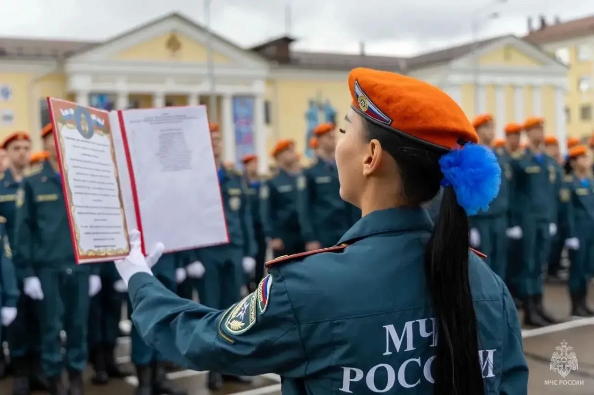 Первокурсники Сибирской академии МЧС России присягнули на верность профессии Первокурсники Сибирской академии МЧС России присягнули на верность профессии