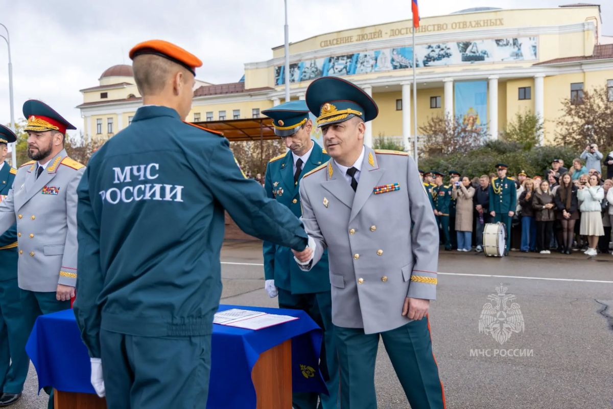 Первокурсники Сибирской академии МЧС России присягнули на верность профессии Первокурсники Сибирской академии МЧС России присягнули на верность профессии