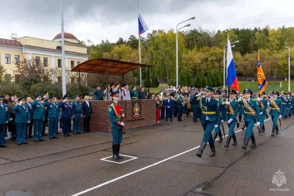 Первокурсники Сибирской академии МЧС России присягнули на верность профессии Первокурсники Сибирской академии МЧС России присягнули на верность профессии