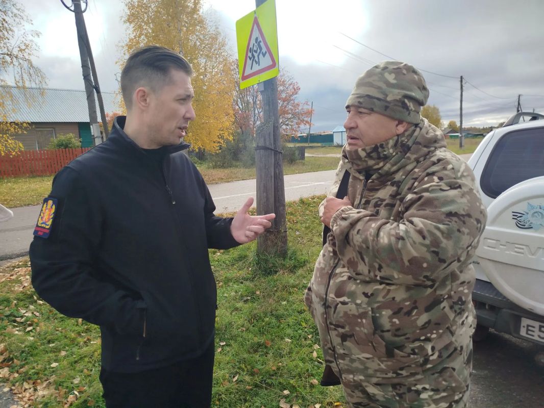 Сегодня был в Потапово.. Вручил руководителю территориального подразделения Вере Зибровой диплом и сертификат от Совета муниципальных образований края за участие в конкурсе на лучшую организацию работы в муниципальном... Сегодня был в Потапово.. Вручил руководителю территориального подразделения Вере Зибровой диплом и сертификат от Совета муниципальных образований края за участие в конкурсе на лучшую организацию работы в муниципальном...