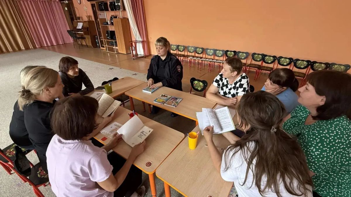 В Ачинске педагоги и автоинспекторы объединили усилия для повышения безопасности детей на дорогах