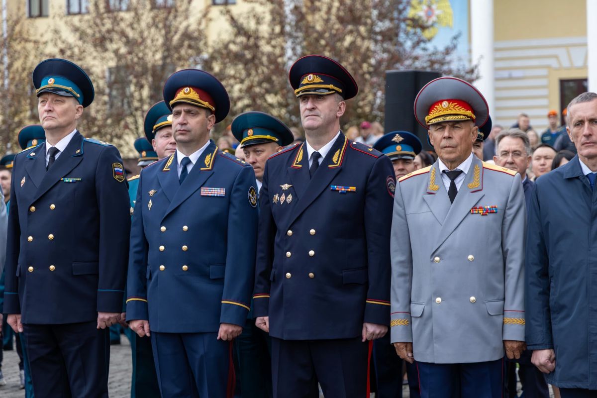 Начальник ГУФСИН генерал-лейтенант внутренней службы Антон Ефаркин принял участие в церемонии принятия Присяги студентами Сибирской пожарно-спасательной академии ГПС МЧС России