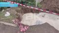«Озеро в яме». «Строители, которые прокладывают канализацию на улице Кирпичной в Солонцах, повредили проколом другую канализационную трубу, раскопали большую яму, и теперь из этой ямы вся канализация вытекает наружу...