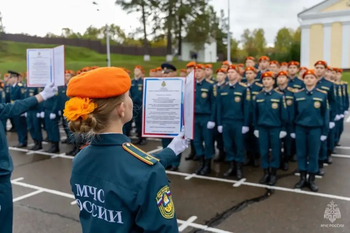 Первокурсники Сибирской академии МЧС России присягнули на верность профессии Первокурсники Сибирской академии МЧС России присягнули на верность профессии