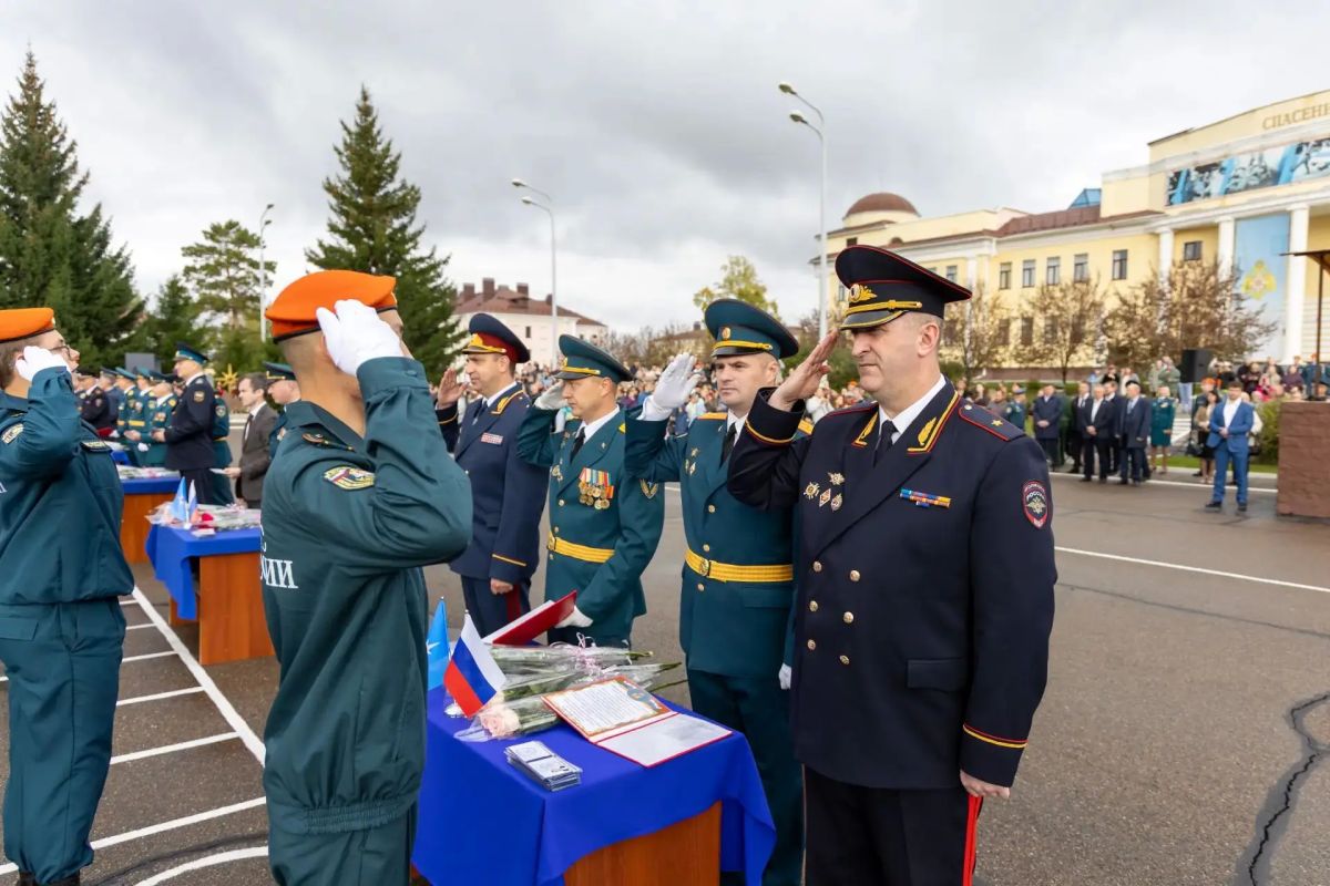 В Железногорске курсанты Сибирской пожарно-спасательной академии приняли присягу В Железногорске курсанты Сибирской пожарно-спасательной академии приняли присягу