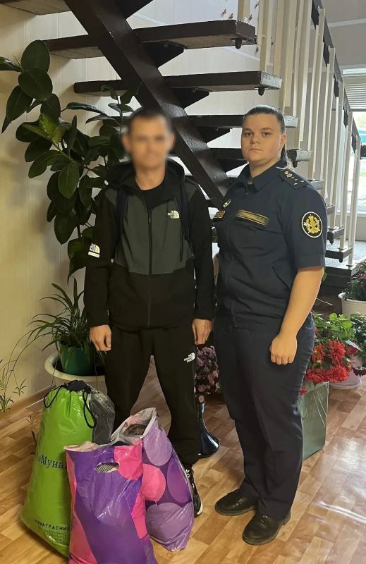 В городе Шарыпово сотрудники уголовно-исполнительной инспекции ГУФСИН помогли осужденному приобрести сезонную одежду