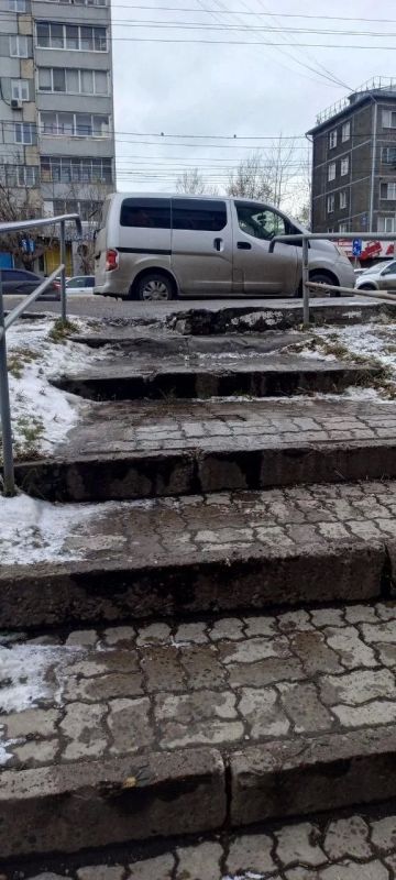 Было: неудобная лестница.. Стало: безопасный и удобный сход
