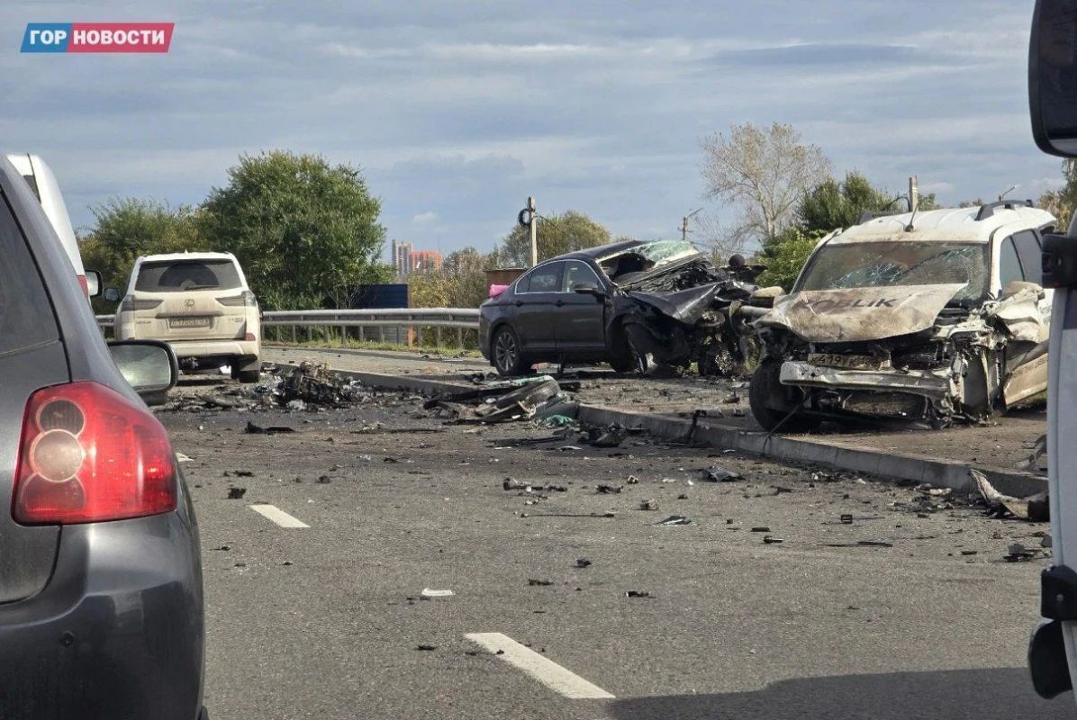 Погибшие в ДТП на Дубровинского девушки оказались студентками СФУ Погибшие в ДТП на Дубровинского девушки оказались студентками СФУ