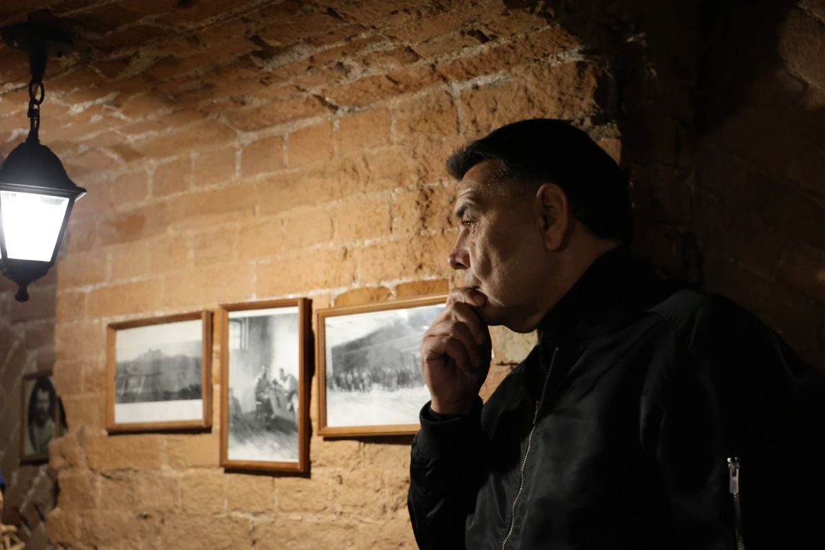 В музее СИЗО-1 «Красноярский тюремный замок» побывал актер Виктор Овсянников В музее СИЗО-1 «Красноярский тюремный замок» побывал актер Виктор Овсянников