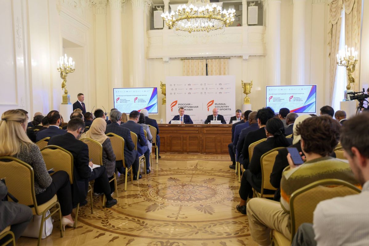 Михаил Дегтярёв: Сегодня вместе с заместителем Председателя Правительства России Дмитрием Чернышенко, замминистра иностранных дел Александром Панкиным провели презентацию Международного спортивного форума «Россия –...
