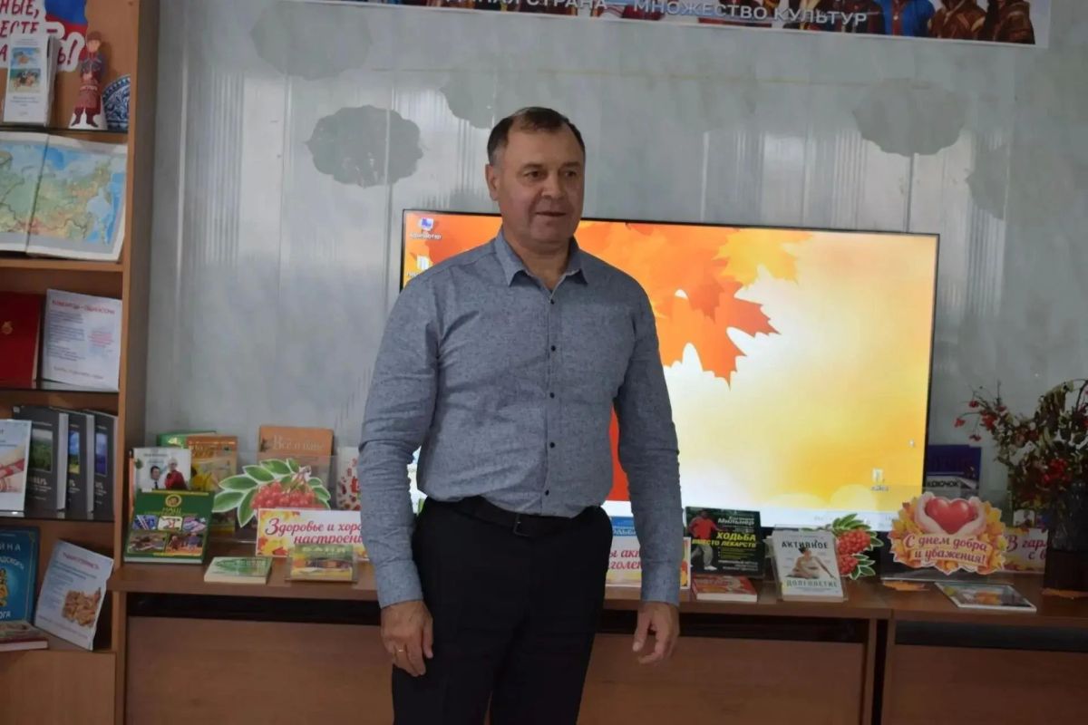 Глава Ирбейско-Саянского округа поздравил участников ветеранского клуба «Настроение» с Днём пожилого человека