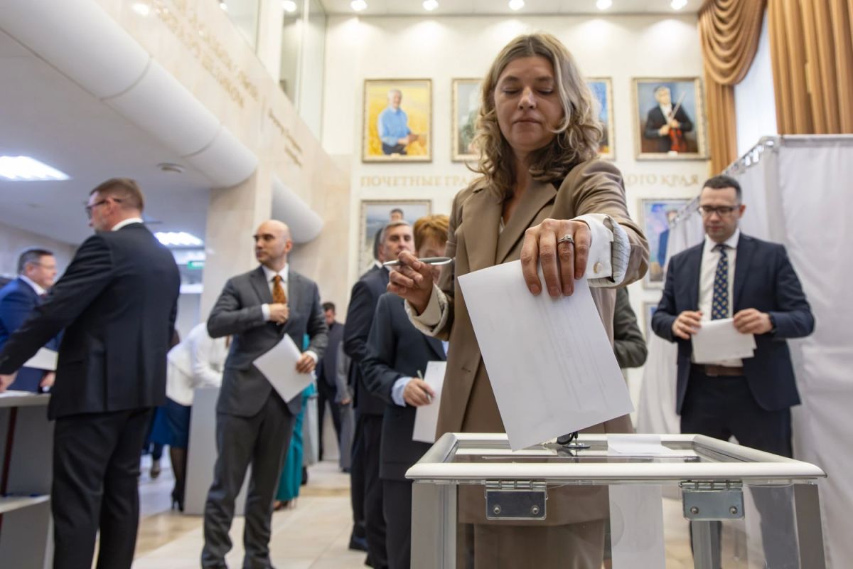 Состоялась первая сессия нового созыва краевого парламента Состоялась первая сессия нового созыва краевого парламента