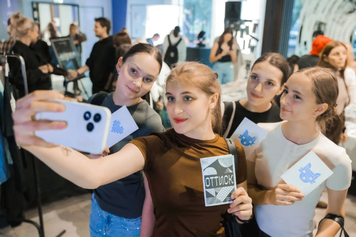 В «Пилоте» открылась выставка печатной графики Андрея Поздеева и молодых художников Сибири «Оттиск» В «Пилоте» открылась выставка печатной графики Андрея Поздеева и молодых художников Сибири «Оттиск»