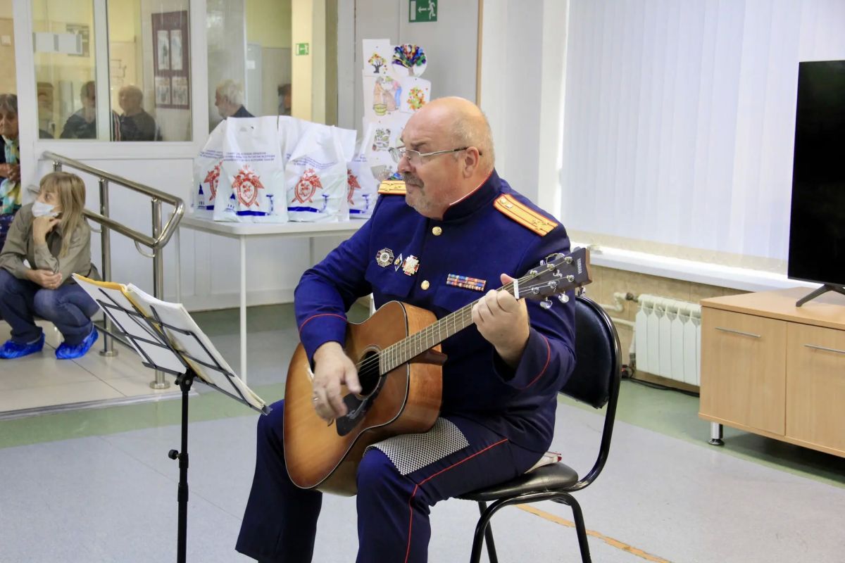 В Красноярске офицеры СК России поздравили старшее поколение с Международным днём пожилого человека В Красноярске офицеры СК России поздравили старшее поколение с Международным днём пожилого человека