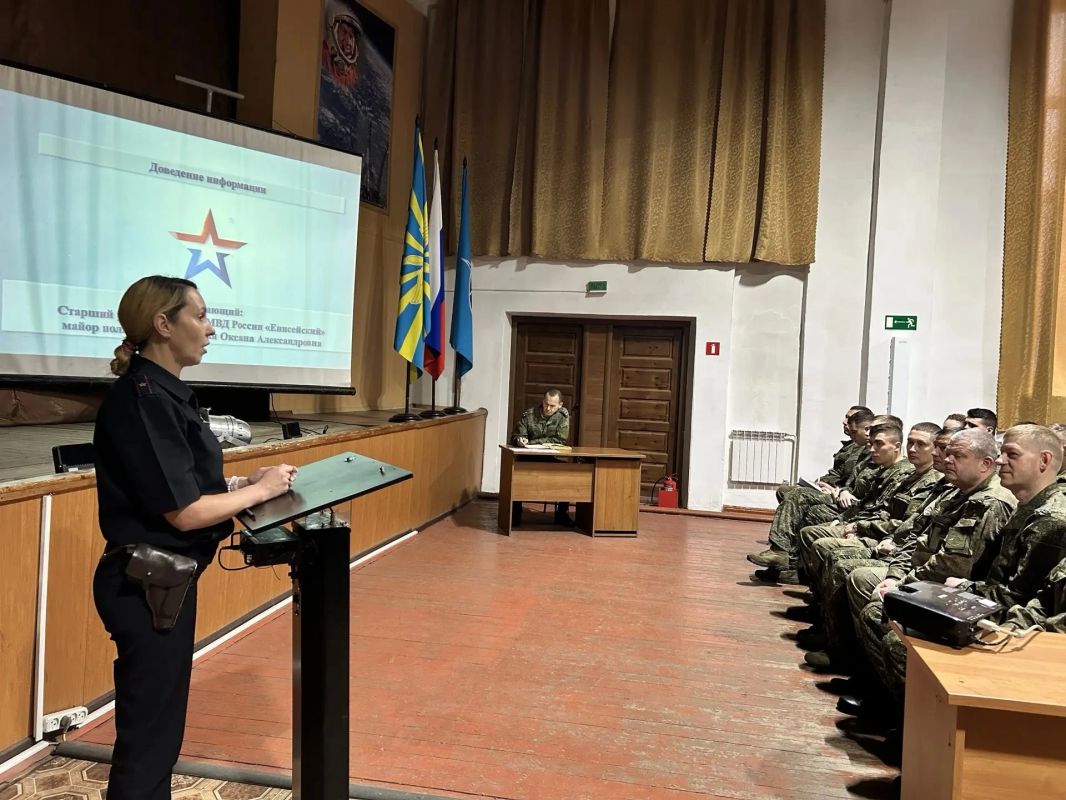 Знают взрослые и дети: енисейские полицейские продолжают профилактическую антимошенническую работу с населением Знают взрослые и дети: енисейские полицейские продолжают профилактическую антимошенническую работу с населением