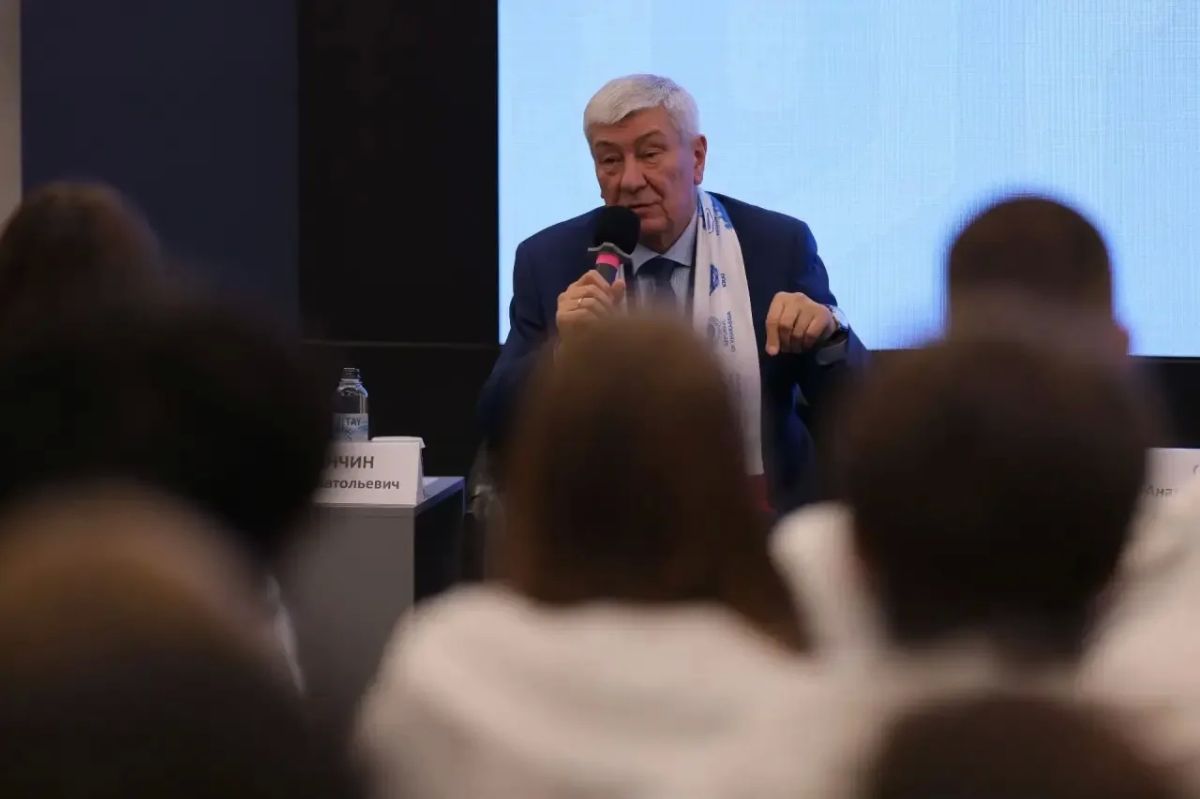 Юрий Чиханчин, Анатолий Серышев и Михаил Котюков ответили на вопросы финалистов VI Международной олимпиады по финансовой безопасности Юрий Чиханчин, Анатолий Серышев и Михаил Котюков ответили на вопросы финалистов VI Международной олимпиады по финансовой безопасности