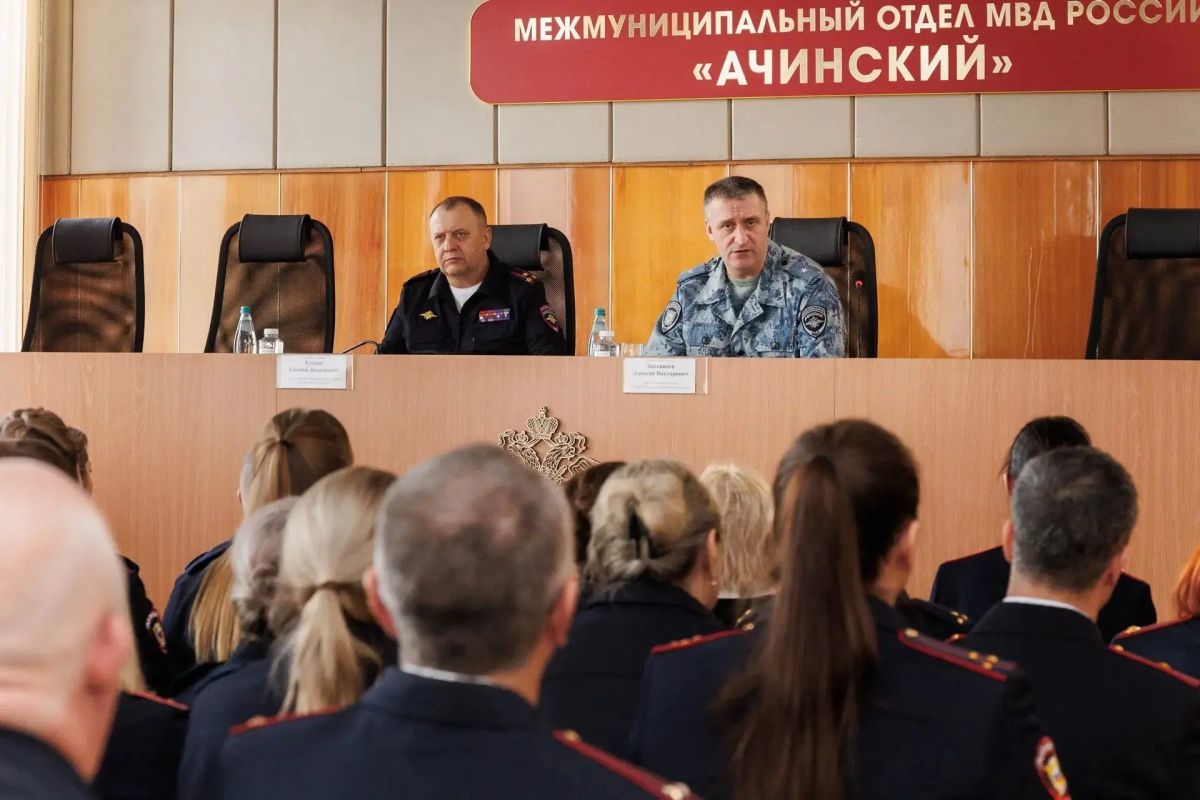 В Ачинске наградили отличившихся сотрудников полиции