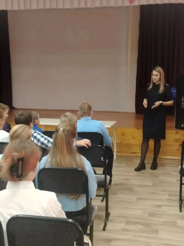 Знают взрослые и дети: енисейские полицейские продолжают профилактическую антимошенническую работу с населением Знают взрослые и дети: енисейские полицейские продолжают профилактическую антимошенническую работу с населением