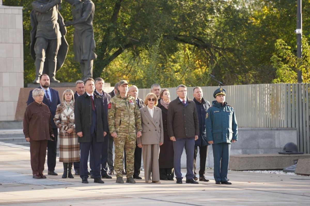 Сегодня на площади у Мемориала Победы состоялось торжественное открытие финала юбилейной военно-спортивной игры «Служу Отечеству» Сегодня на площади у Мемориала Победы состоялось торжественное открытие финала юбилейной военно-спортивной игры «Служу Отечеству»