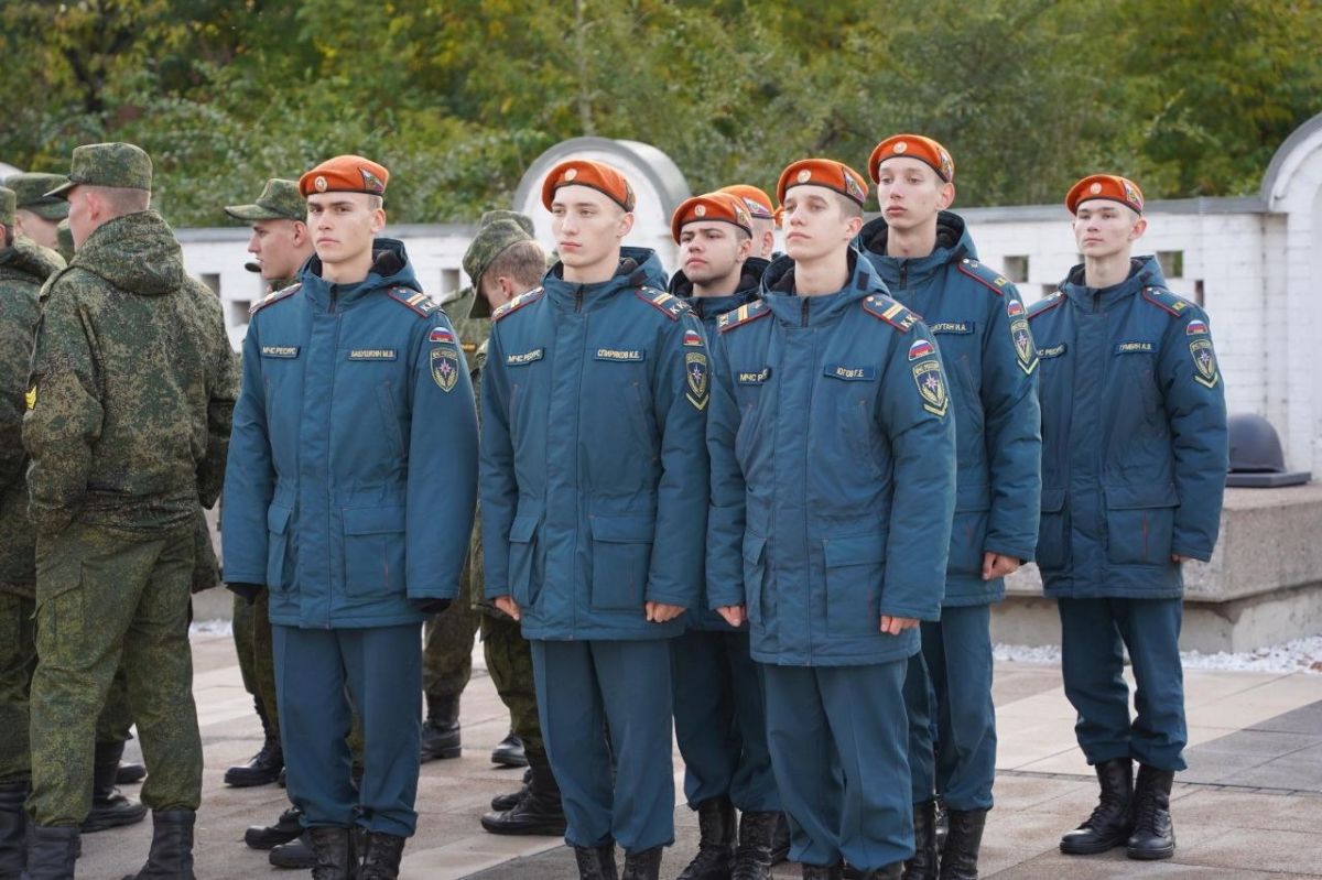 Сегодня на площади у Мемориала Победы состоялось торжественное открытие финала юбилейной военно-спортивной игры «Служу Отечеству» Сегодня на площади у Мемориала Победы состоялось торжественное открытие финала юбилейной военно-спортивной игры «Служу Отечеству»