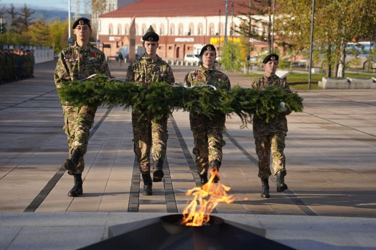 Сегодня на площади у Мемориала Победы состоялось торжественное открытие финала юбилейной военно-спортивной игры «Служу Отечеству» Сегодня на площади у Мемориала Победы состоялось торжественное открытие финала юбилейной военно-спортивной игры «Служу Отечеству»