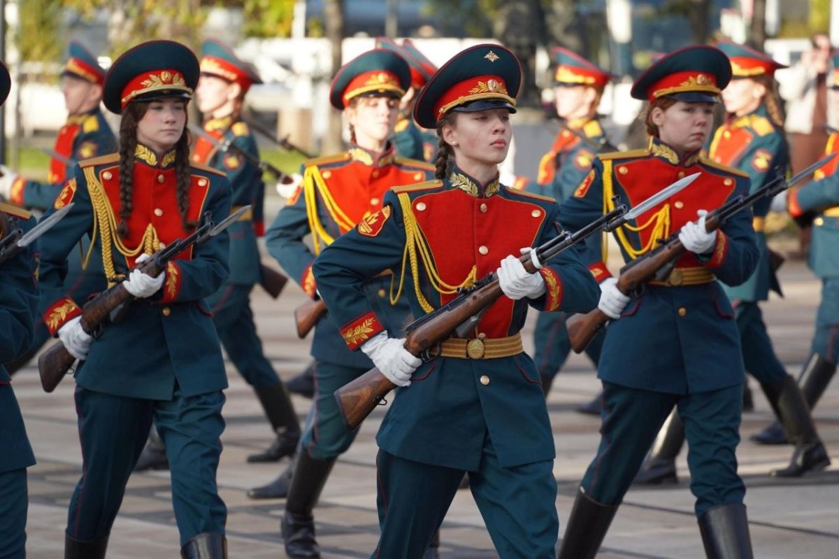 Сегодня на площади у Мемориала Победы состоялось торжественное открытие финала юбилейной военно-спортивной игры «Служу Отечеству» Сегодня на площади у Мемориала Победы состоялось торжественное открытие финала юбилейной военно-спортивной игры «Служу Отечеству»