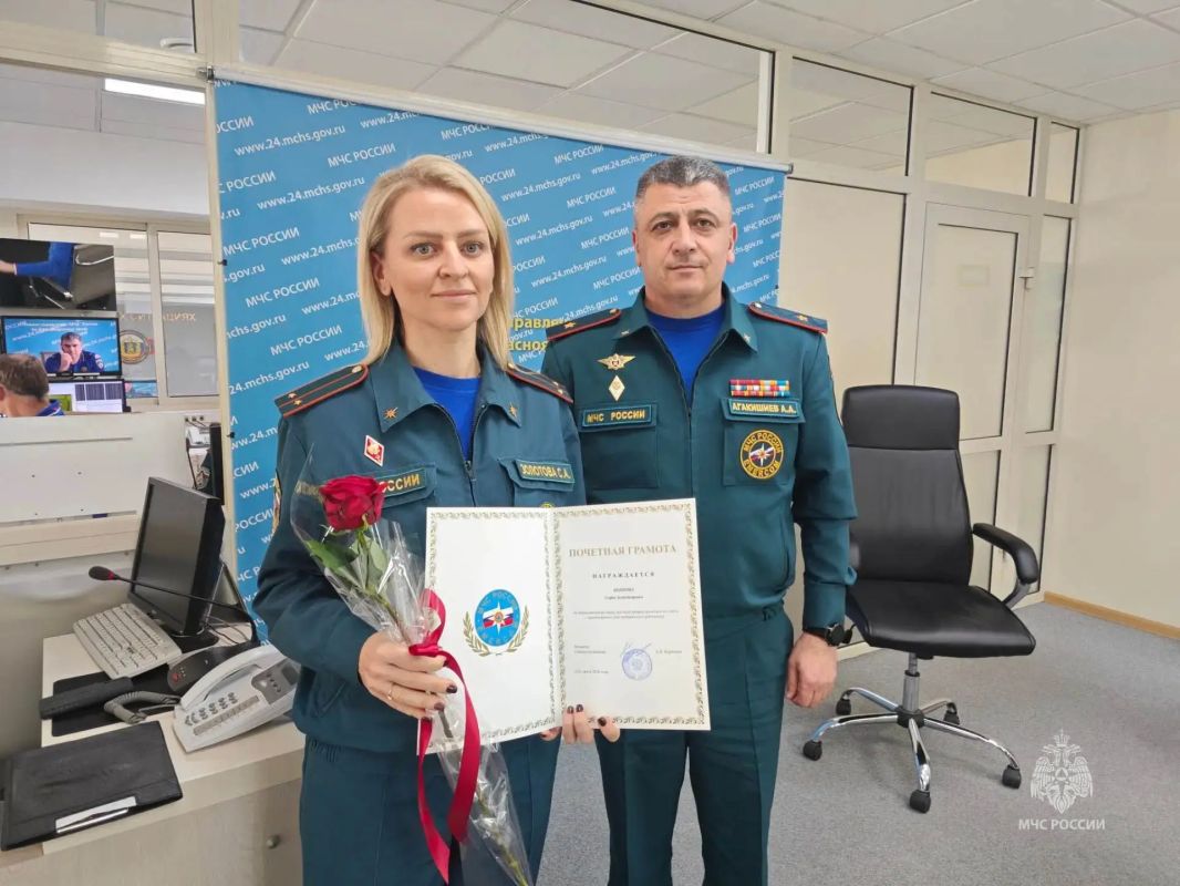 В преддверии Дня гражданской обороны в Главном управлении наградили отличившихся сотрудников В преддверии Дня гражданской обороны в Главном управлении наградили отличившихся сотрудников
