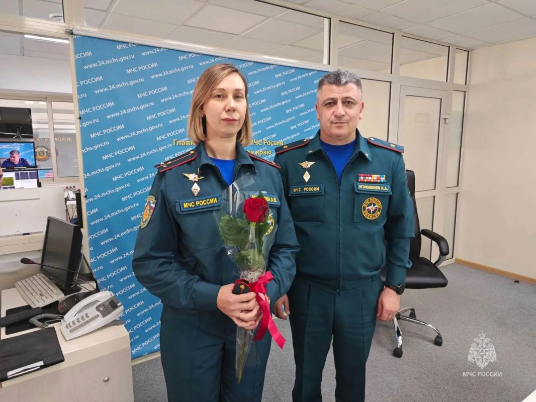 В преддверии Дня гражданской обороны в Главном управлении наградили отличившихся сотрудников В преддверии Дня гражданской обороны в Главном управлении наградили отличившихся сотрудников