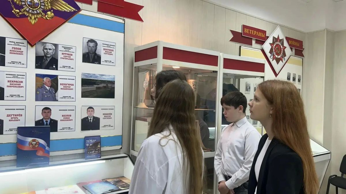 В Зеленогорске школьникам вручили первые паспорта В Зеленогорске школьникам вручили первые паспорта