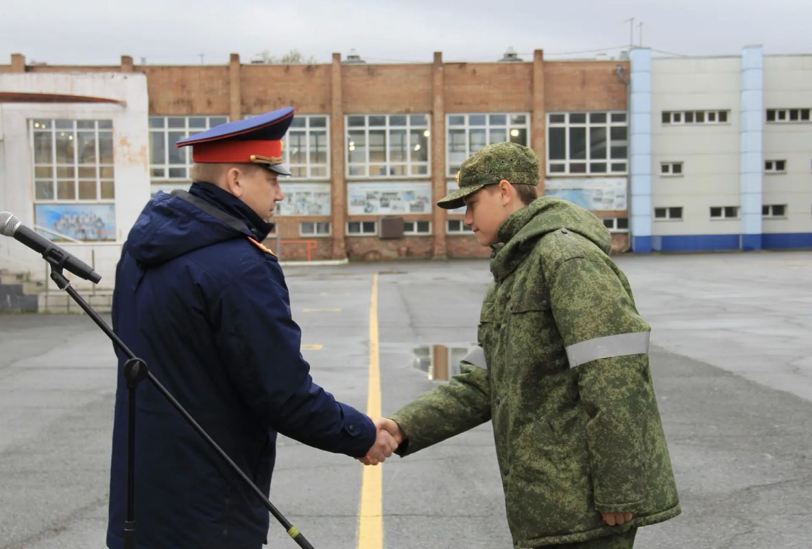 Кадетам Красноярского кадетского корпуса имени А.И. Лебедя вручены дипломы за активное участие в проектах Следственного комитета России