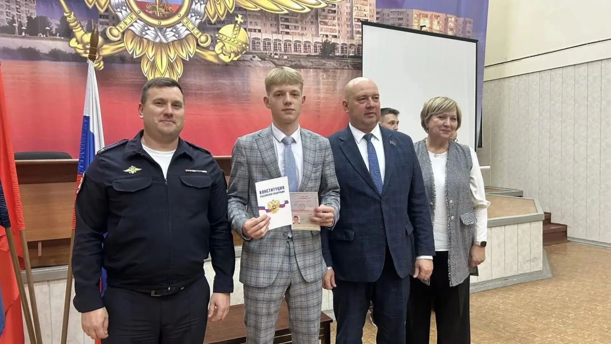В Зеленогорске школьникам вручили первые паспорта В Зеленогорске школьникам вручили первые паспорта