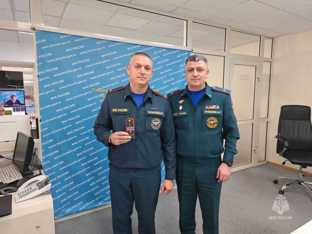 В преддверии Дня гражданской обороны в Главном управлении наградили отличившихся сотрудников В преддверии Дня гражданской обороны в Главном управлении наградили отличившихся сотрудников